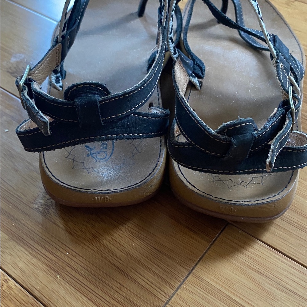 Beautiful Chaco sandals - Picture 3 of 8